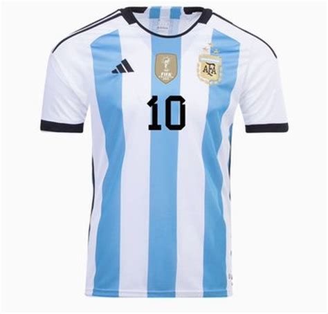 camiseta argentina con 3 estrellas.